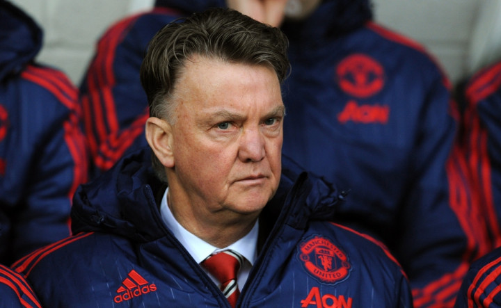 Van Gaal Sinis Tanggapi Kritik Ferdinand dan Scholes