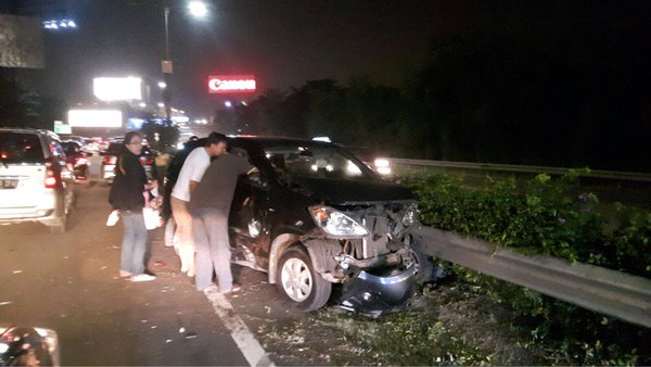 Kecelakaan Mobil Terjadi di KM 32 Tol Cengkareng