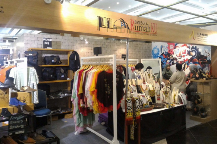 Aksesori Manik Dayak Curi Perhatian Pengunjung IFW 2016