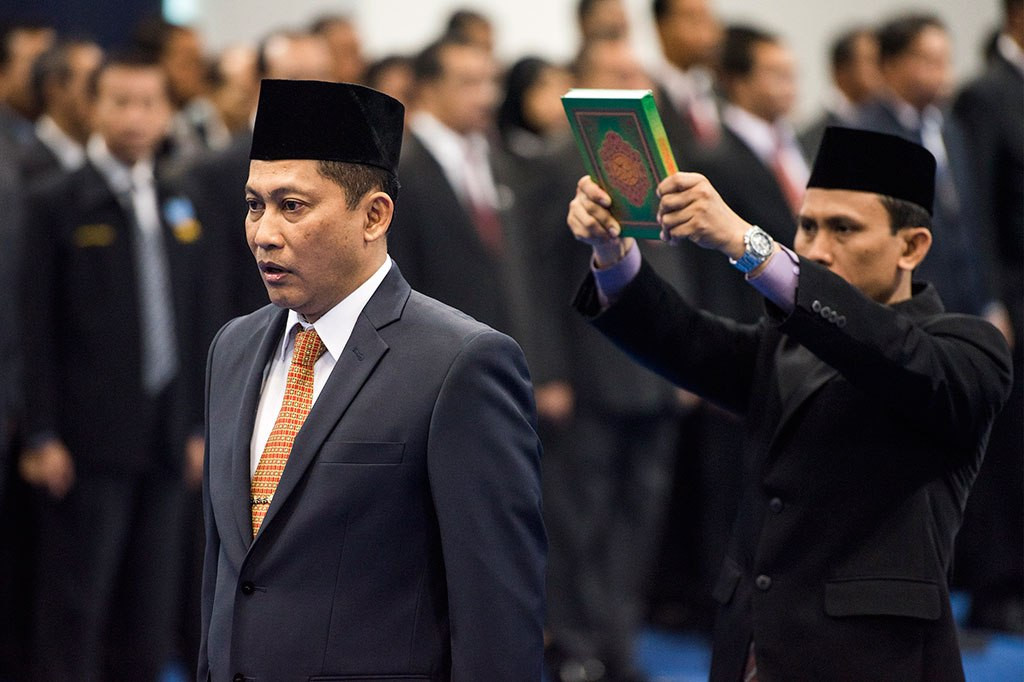 Mantan Kepala Bareskrim Komjen Budi Waseso resmi dilantik sebagai Kepala Badan Narkotika Nasional dipimpin oleh Kapolri Jenderal Badrodin Haiti di Gedung BNN, Selasa (8/9/2015) -- Foto:  Antara/M Agung Rajasa