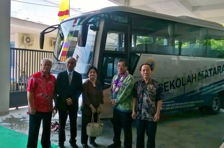 Hino Donasikan Satu Unit Dutro untuk SMK di Semarang