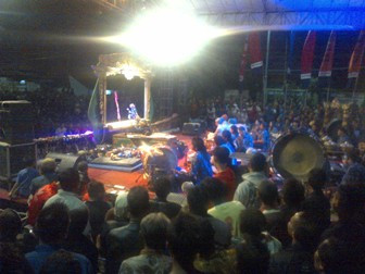 Festival Anggaran 2016, Bupati Tegal jadi Dalang di Depan Ribuan Warga Batang