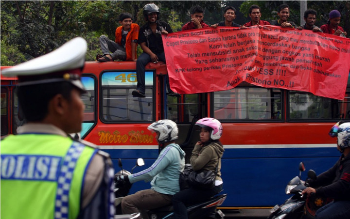 Izin Belum Keluar, Sopir Metromini Batal Demo