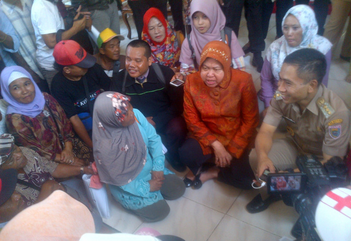 Risma Diminta Warga Batang Bujuk Yoyok Maju Lagi  
