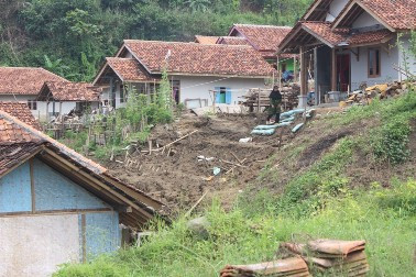 Warga Relokasi Waduk Jatigede Merasa Terisolasi 