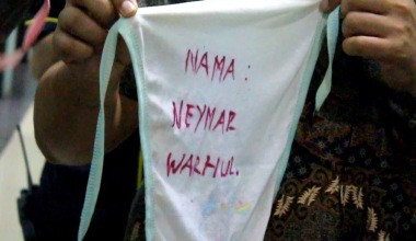 Bayi Neymar Ditemukan Tergantung di Pagar Rumah Warga