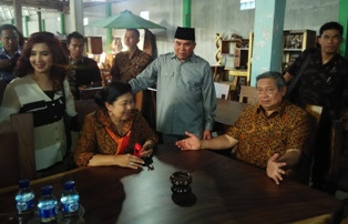 SBY & Jokowi Bisa Bertemu di Pernikahan Putri Soekarwo