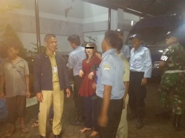 Kena Razia PSK, Seorang Perempuan <i>Ngaku</i> Kerabat Anggota KPK