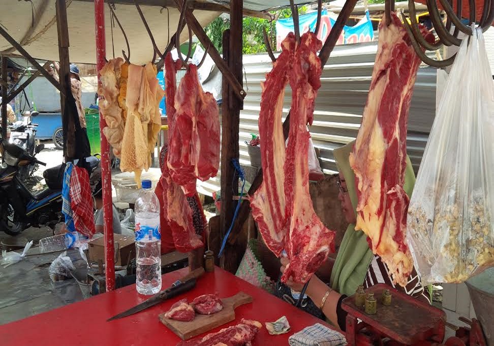 Pedagang daging di Pasar Karah Surabaya, MTVN - Amaluddin