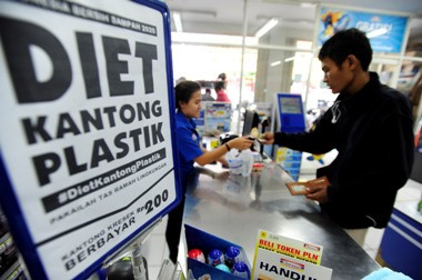 Pemerintah Belum Bisa Tutup Pabrik Kantong Plastik