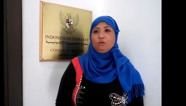 Indonesian Woman Tells Experiences Living in ISIS Stronghold