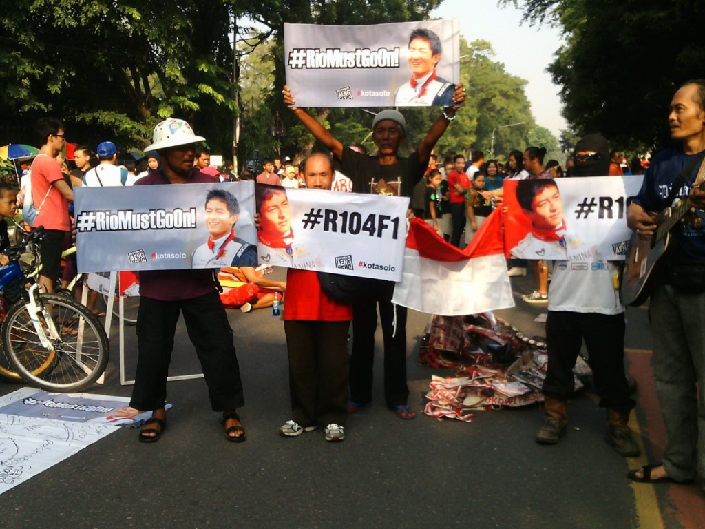 Dukungan untuk Rio Haryanto dari warga Solo (Foto: Pythag Kurniati/MTVN)