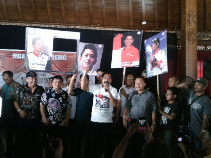 Ratusan Masyarakat Datangi Balaikota Solo Dukung Rio Haryanto