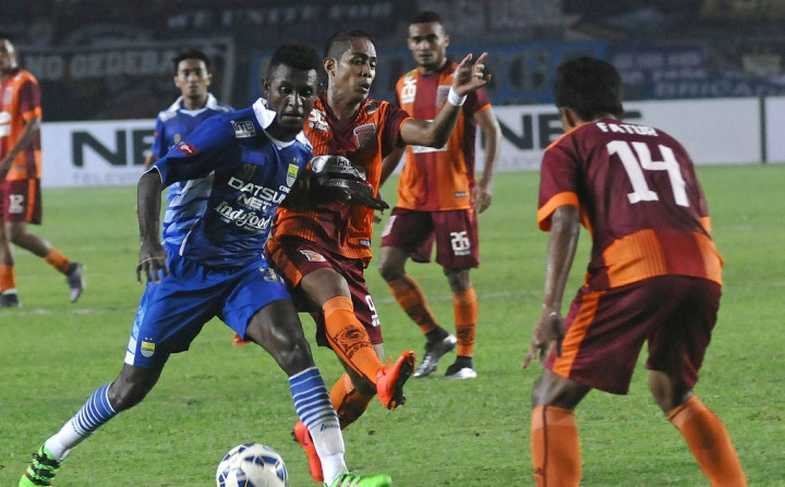 Kandaskan PBFC, Persib Tempel Sriwijaya