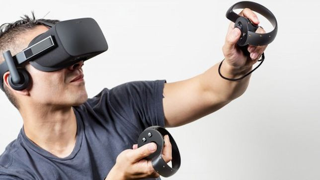 Bermain dengan kacamata VR bisa bikin Anda lupa waktu (foto: Oculus)
