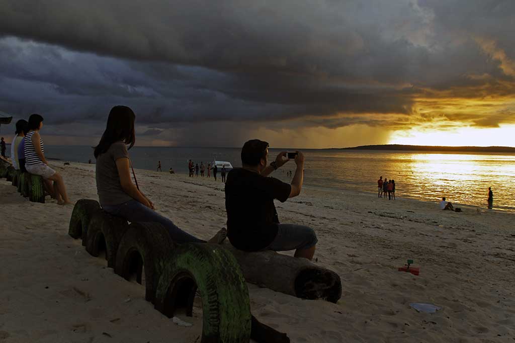 Pesona Wisata Pantai Tablolong