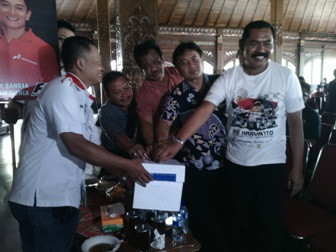 Masyarakat Solo Terus Galang Dana untuk Rio