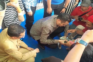 Puluhan Penyandang Disabilitas Terima Kaki Palsu