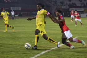 Babak Pertama, Hargianto Bawa PS Polri Ungguli Persipura