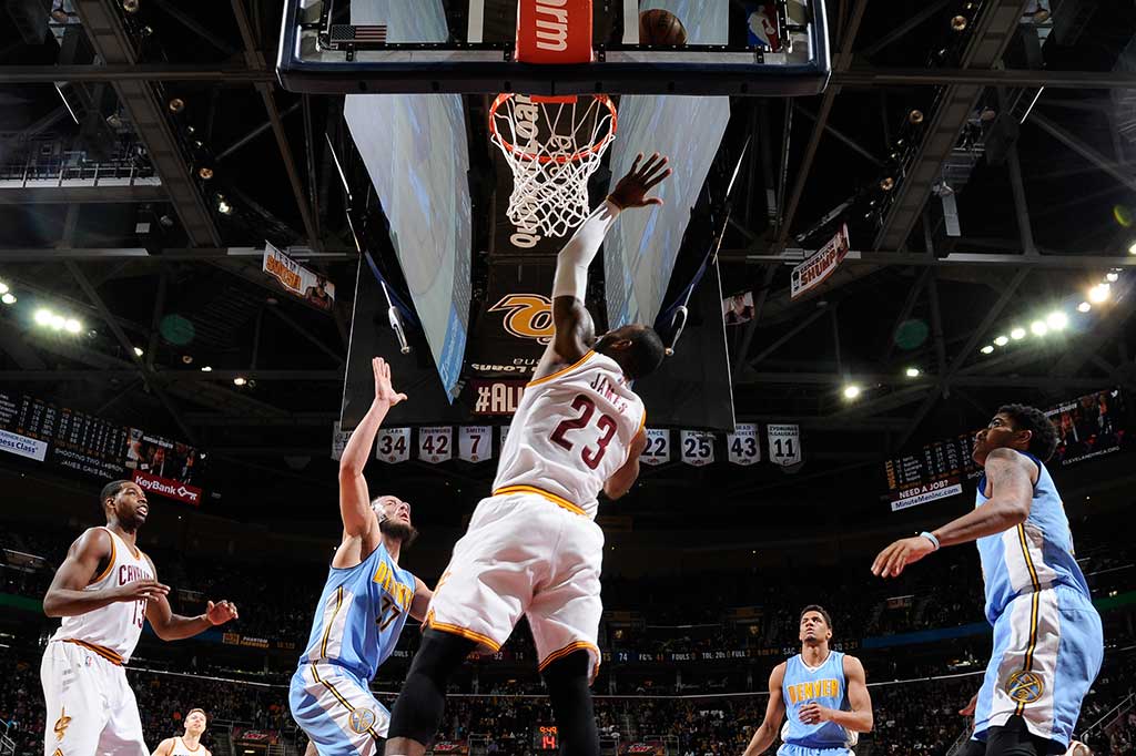 LeBron James Cetak Triple Double ke-41