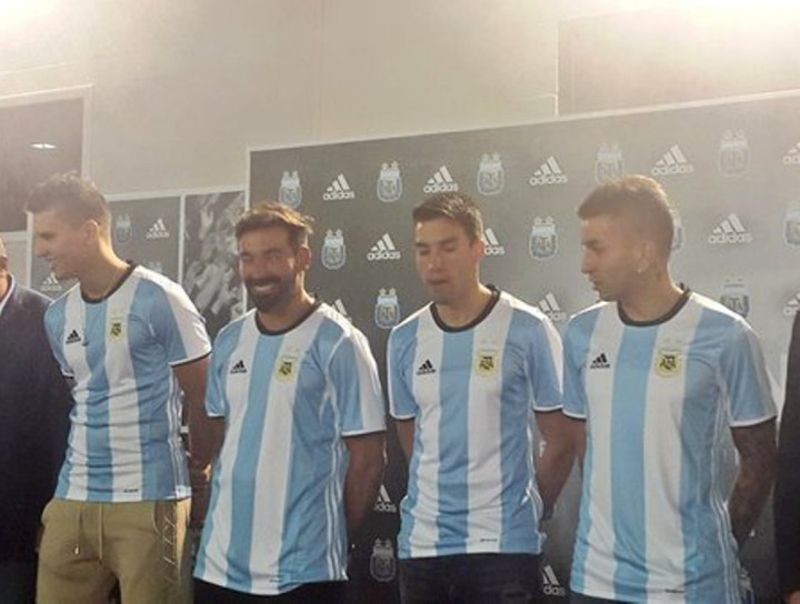 Timnas Argentina Perkenalkan Kostum Baru