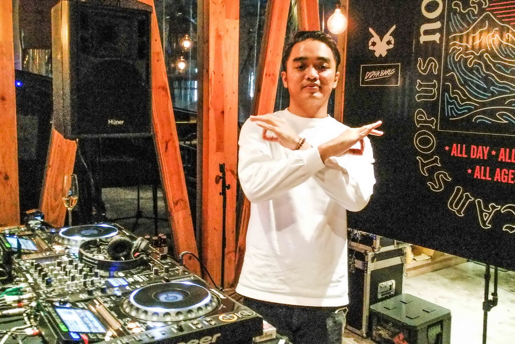 dipha barus berbekal semangat punk ke lantai dansa dipha barus berbekal semangat punk ke lantai dansa