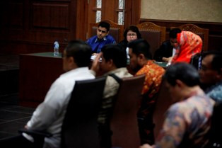 Silat Lidah Anas vs Nazaruddin dalam Pengadilan Tipikor  