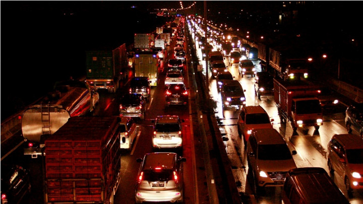 Libur Panjang, Tol Dalam Kota Padat Merayap