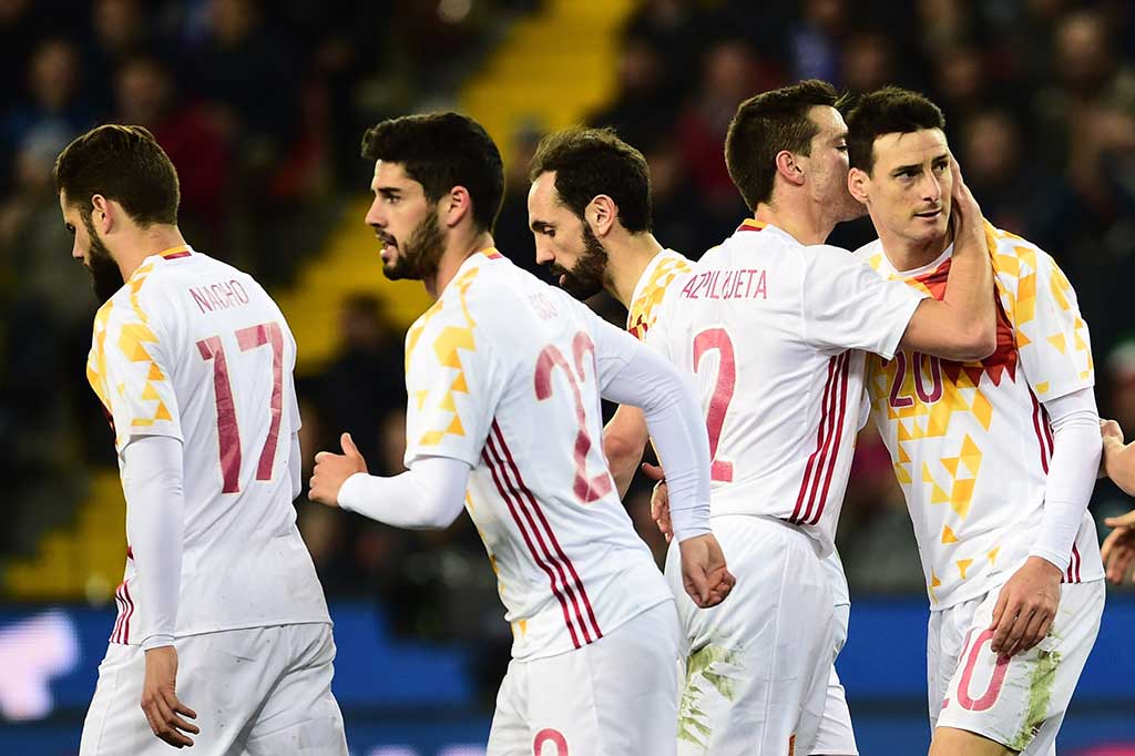 Italy vs spanyol. Сборная Испании 2016. Friendly Matches Football.