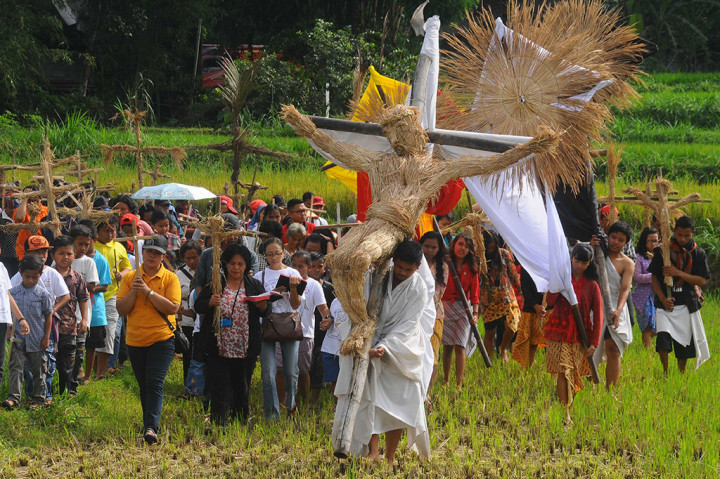 Prosesi Jalan Salib Jemaat Gereja Gubug Selo Merapi