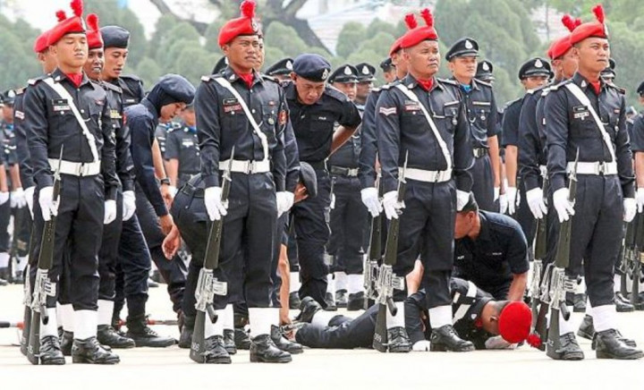 10 Polisi Malaysia Pingsan Terpapar Gelombang Panas