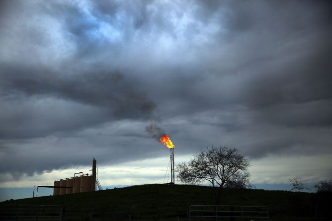 Aktivitas Pengeboran Minyak Temukan Sumber Gas Bumi