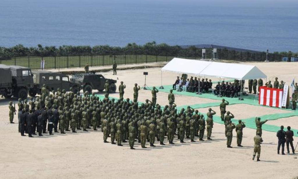 Pasukan Pertahanan Diri Jepang dalam upacara pembukaan markas di Yonaguni (Foto: Reuters)