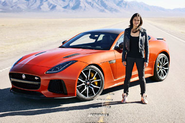 Bintang Sensual Fast & Furious <i>Gas Pol</i> Jaguar F-Type SVR