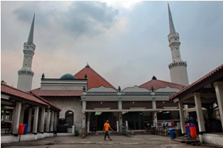 Cara Ahok Lestarikan Masjid Luar Batang