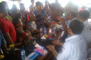 `Pak Ahok Saya Orang Miskin, Tolong Kasih Tempat`