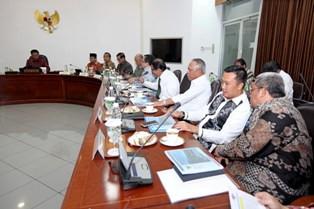 Soal Hambalang, Jokowi Undang BPK dan BPKP ke Istana 