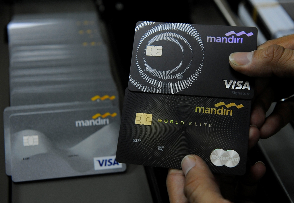 Kartu Kredit. ANTARA FOTO Puspa Perwitasar. 