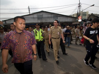 Ahok Sebut Ratusan Warga Luar Batang Duduki Laut