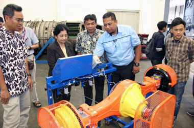 Hino Sumbang Simulator Mesin dan Transmisi ke ITB dan FTMD