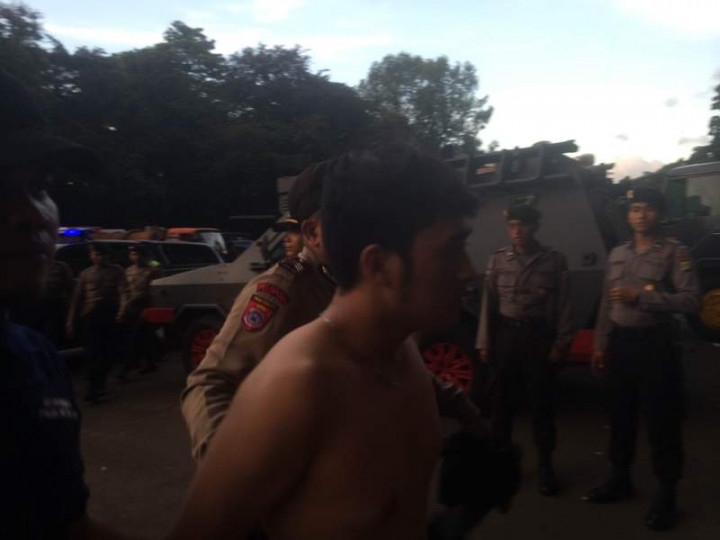 Polisi Amankan Dua Suporter Bobotoh di GBK 