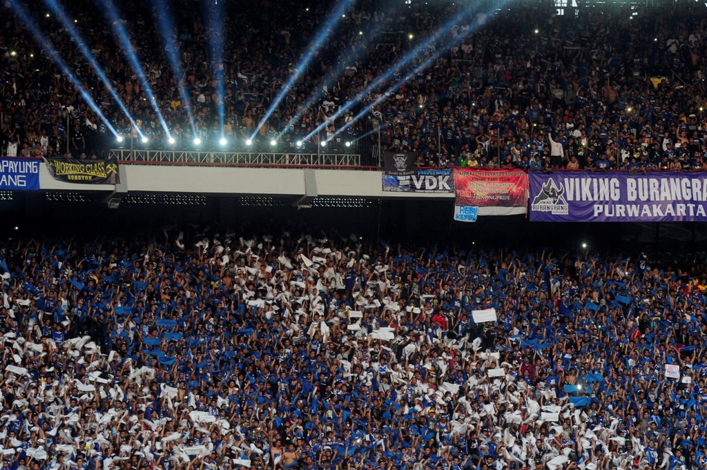 Fan Persib Bandung, Bobotoh Memadati SUGBK. (Foto: Ant/Wahyu Putro A) 