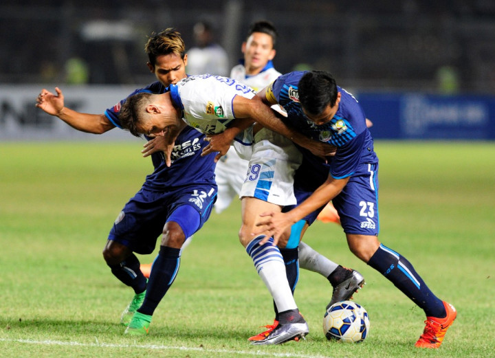 Keok dari Arema, Pelatih Persib Salahkan Wasit