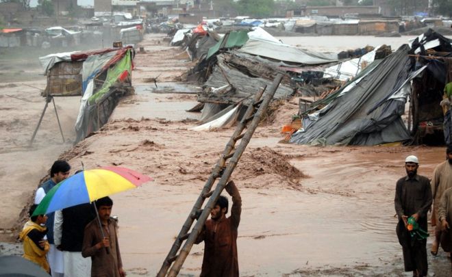 Banjir bandang yang meluluhlantakkan Pakistan (Foto: BBC)