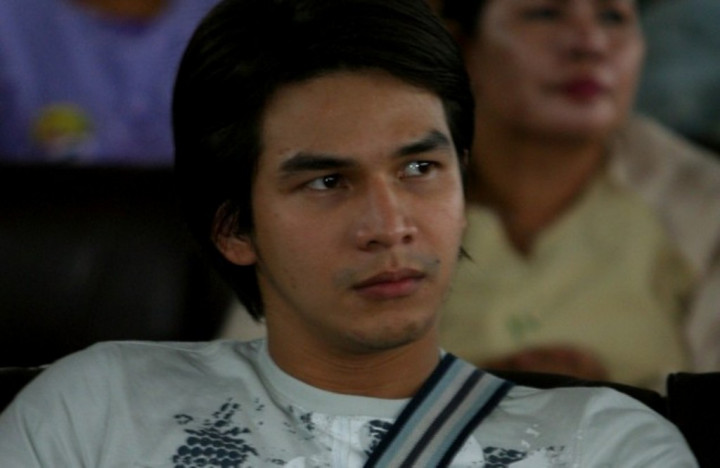 Jonathan Frizzy Belajar Pijat Bayi