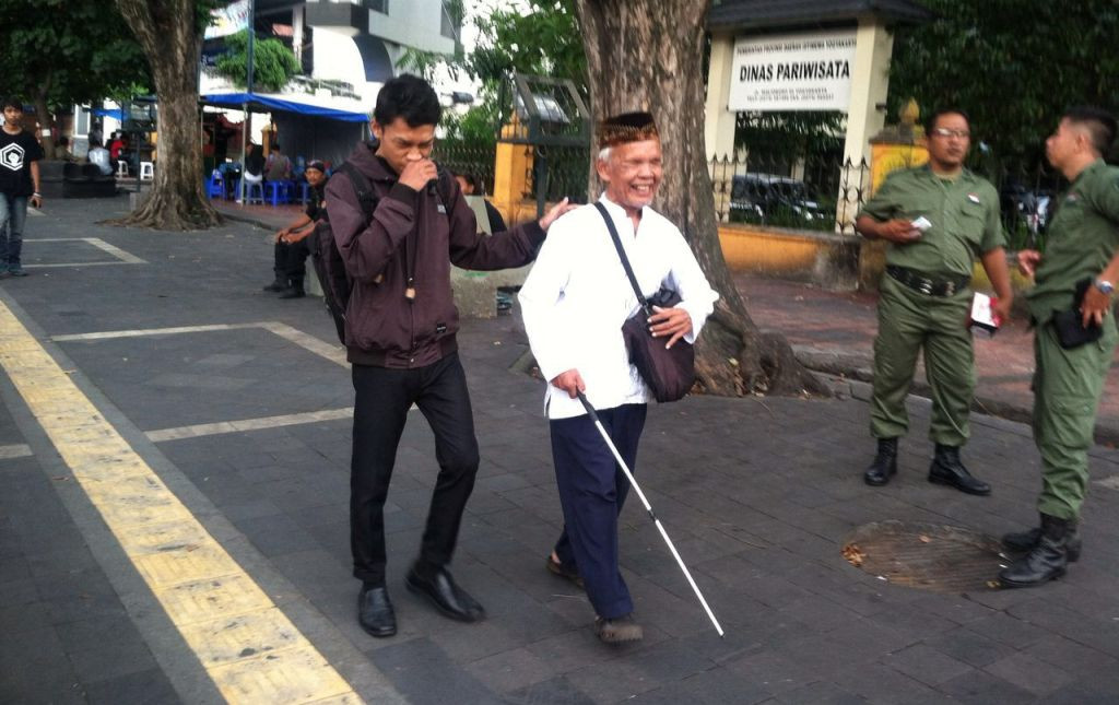 Kasiman, mengenakan baju putih. Foto: Metrotvnews.com/Ahmad Mustaqim