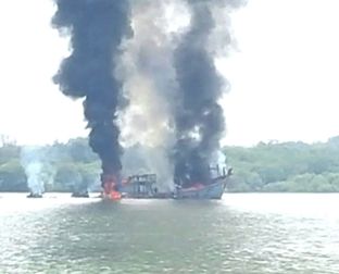 Tiga Kapal Diledakkan di Perairan Belawan