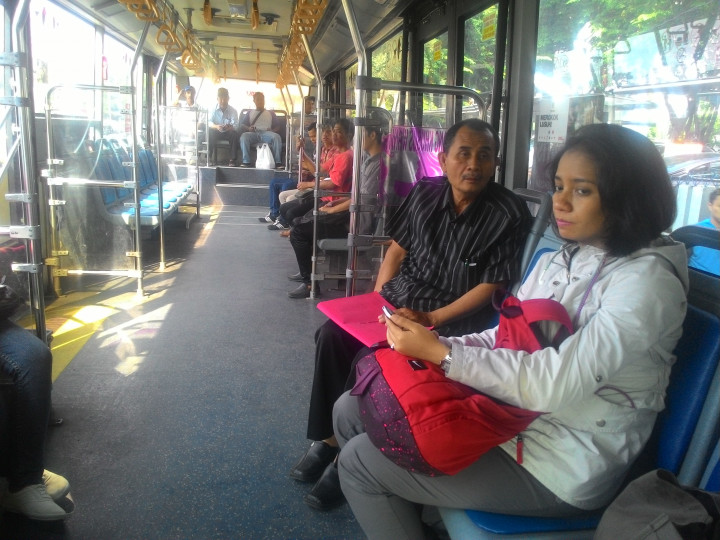 Bus Gratis Beredar di Jalan Sudirman-Harmoni