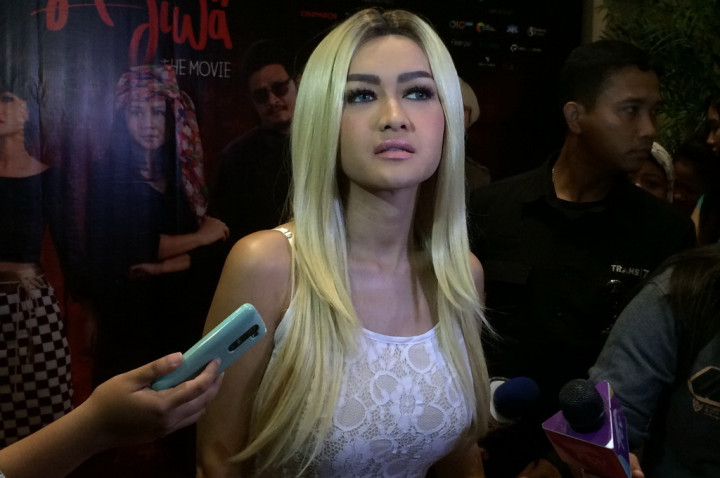 Gila Jiwa, Debut Julia Perez sebagai Sutradara