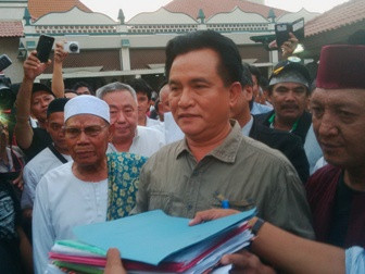 Sambangi Masjid Luar Batang, Yusril Disambut Selawat